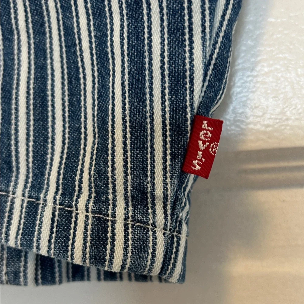 Levi’s Jaden Denim Cami - Picture 6 of 9